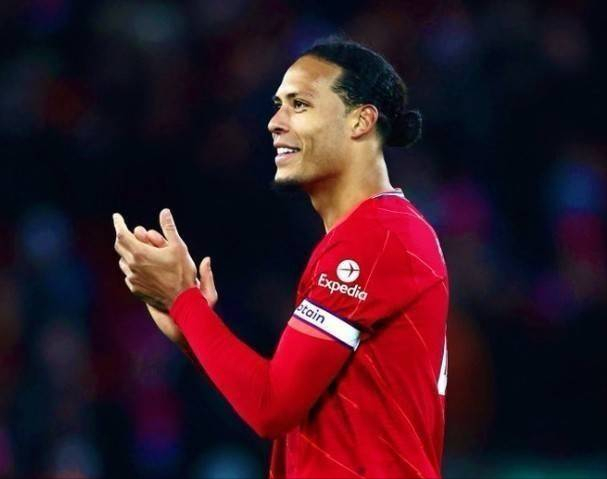 勇士主场力克雄鹿 库里31分领衔全队 双星合璧布阵显威