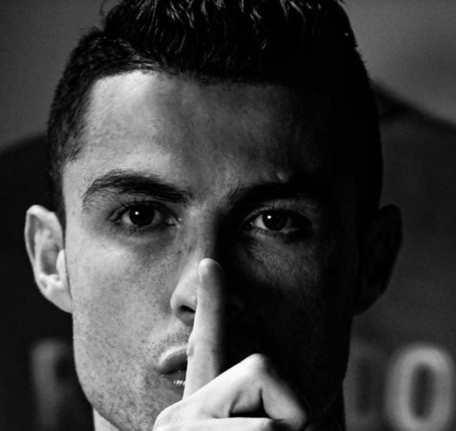 旭旭宝宝粉丝见面会，送出30枚金币，结果二手平台马上有人高价售卖